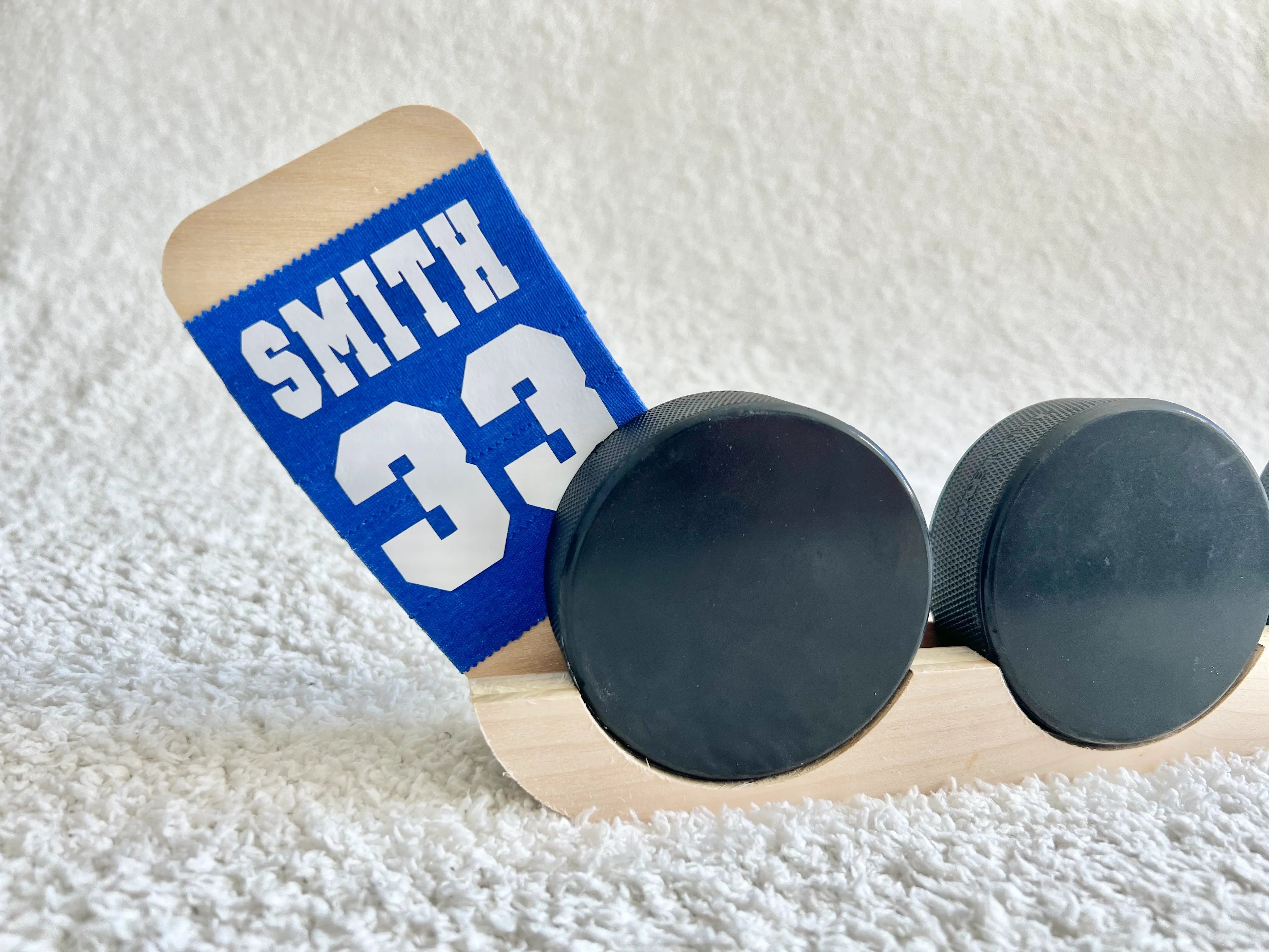 large-hockey-puck-display-catchcatch-creations6.webp